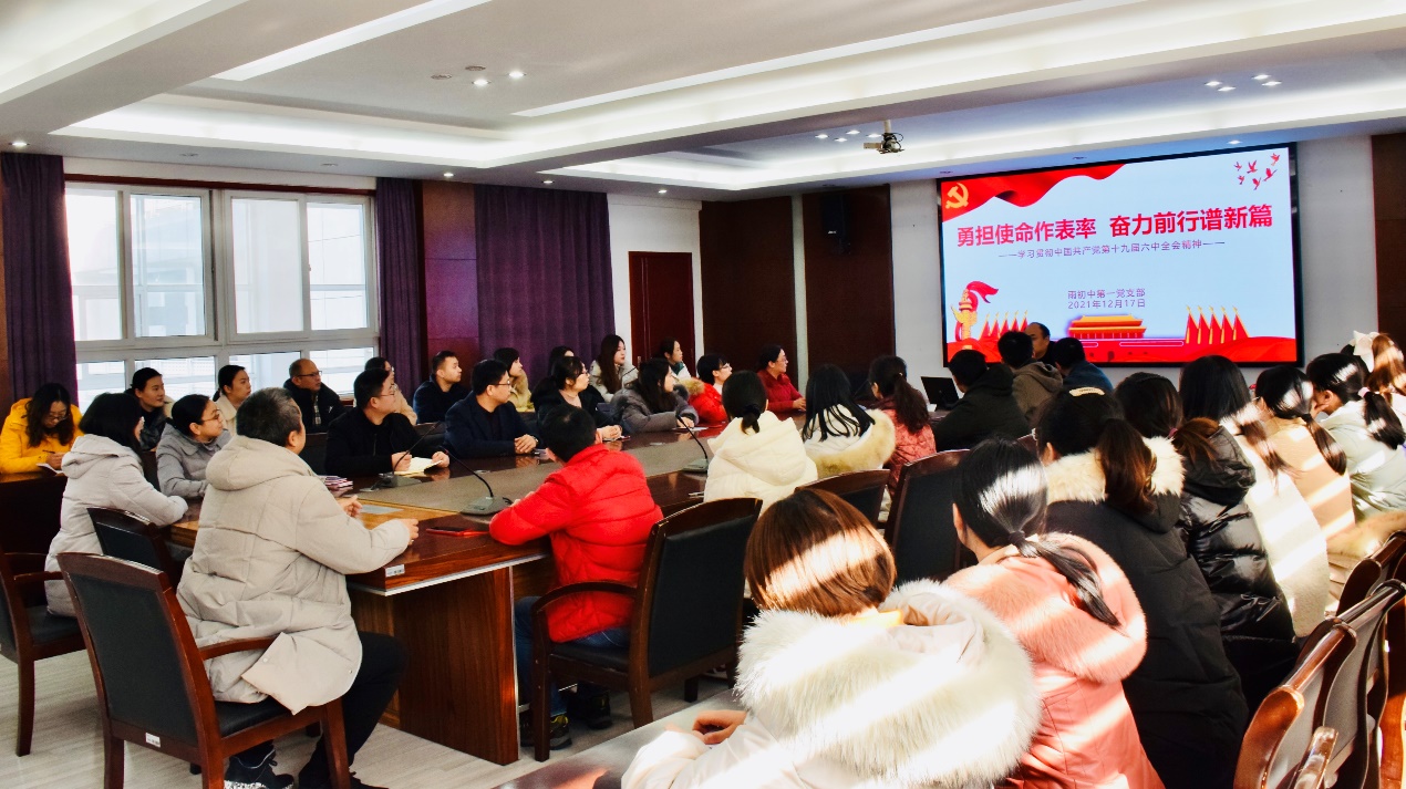 图片包含 室内, 天花板, 桌子, 窗户

描述已自动生成