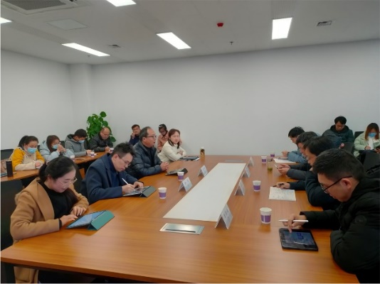 会议室里的人们

描述已自动生成