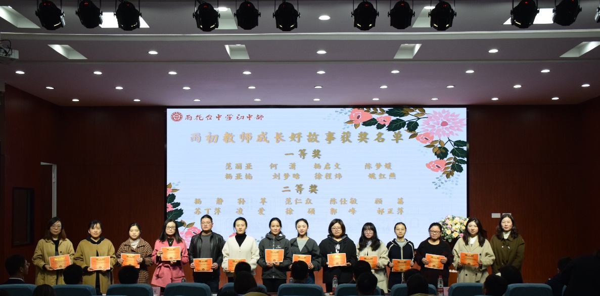 人们在看台上的人和台下的观众

中度可信度描述已自动生成